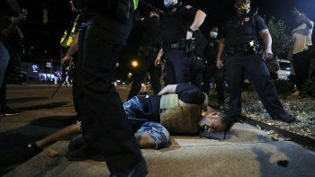 La polic&iacute;a de Minneapolis ser&aacute; investigada por racismo estructural contra los negros.