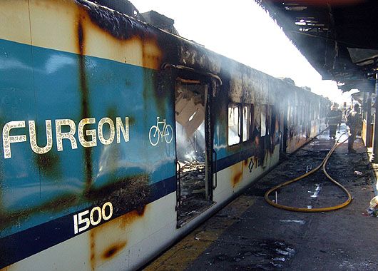Graves incidentes en Castelar y Merlo por demoras con los trenes (foto 7)