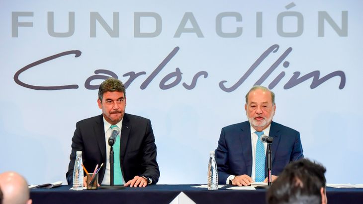 Carlos Slim Helú impulsa becas que benefician a más de 700 mil estudiantes en México Carlos Slim Helú impulsa becas que benefician a más de 700 mil estudiantes en México