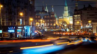 Más empresas suspenden sus operaciones en Rusia
