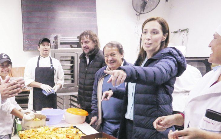 malestar. Vidal y el padre Pepe, durante una actividad en 2017. Ayer la Comisión que preside en la Conferencia Episcopal Argentina apuntó de lleno contra uno de los costados -el social- de la gestión de Cambiemos.