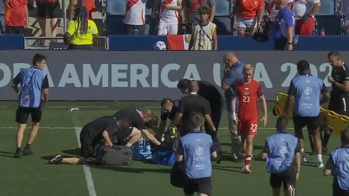 Scare in the Copa América: line judge fainted during a match due to the heat wave