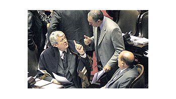 ámbito.com | ¡Pendejo, forro!. El insulto de Carlos Kunkel al radical Juan Carlos Morán fuera de micrófono retumbó en la Cámara de Diputados. Los bloques opositores se retiraron del recinto.