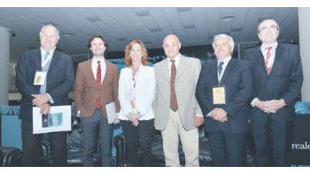Disertantes. Ambrosetti (centro) junto con el resto de los oradores del panel que planteó el escenario a futuro de la actividad agrícola.