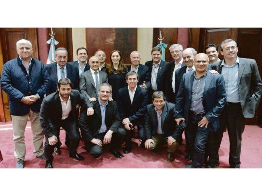 guiño. Vidal recibió a intendentes radicales junto al vicegobernador Daniel Salvador y el jefe de Gabinete, Federico Salvai, el operador político de la gestión bonaerense, para analizar el impacto de la crisis en los municipios.