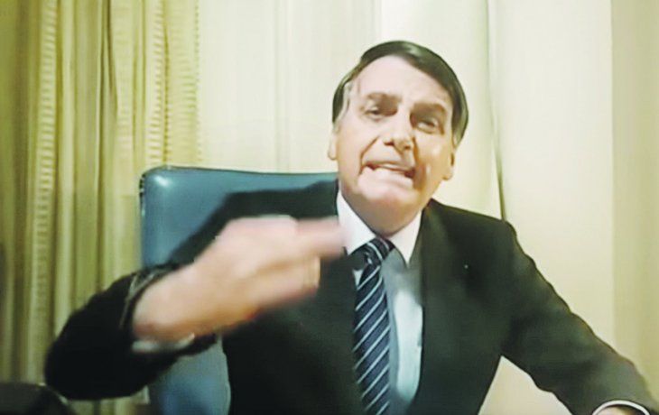 Solo en la madrugada. Un Jair Bolsonaro indignado refut&oacute; a los gritos la denuncia de TV Globo desde Arabia Saudita en un video que grab&oacute; a primera hora de ayer.
