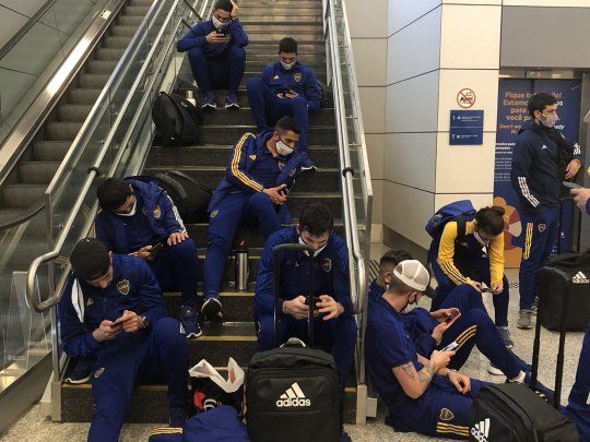 A los jugadores de Boca los hicieron sentir visitantes desde que pisaron el aeropuerto de Belo Horizonte.