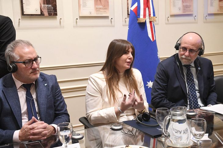 La senadora pamepana Victoria Huala, titular del Grupo Parlamentario de Amistad con Oceanía. La senadora pamepana Victoria Huala, titular del Grupo Parlamentario de Amistad con Oceanía.