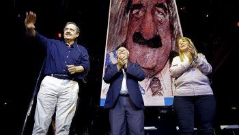 Lifschitz junto a Alfonsin y Stolbizer, durante un acto por los 35 años de la democracia.
