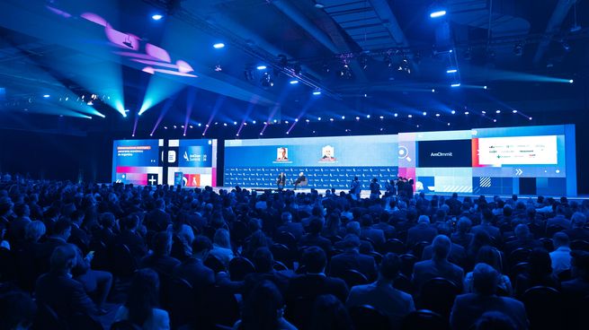 AmCham Argentina nuclea a más de 700 empresas que emplean directamente a 420.000 personas. Estas compañías representan 42 rubros de la actividad económica y aportan el 24% del PBI nacional, el 39% de la recaudación fiscal y el 45% de las exportaciones totales de la Argentina.