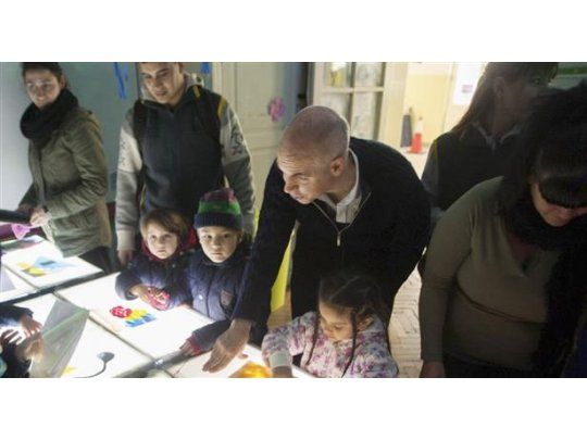 “Las escuelas siguen abiertas en el invierno, llenas de chicos disfrutando, y todas las actividades están relacionadas a la Ciudad”, señaló Rodríguez Larreta, quien estuvo acompañado por la ministra de Educación, Soledad Acuña.