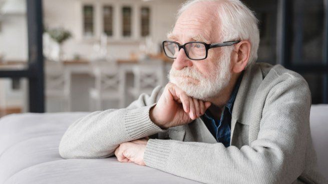 La depresión en adultos mayores suele pasar desapercibida, ya que se confunde con problemas físicos o con el envejecimiento.