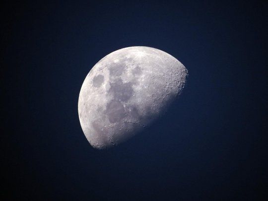 Luna.