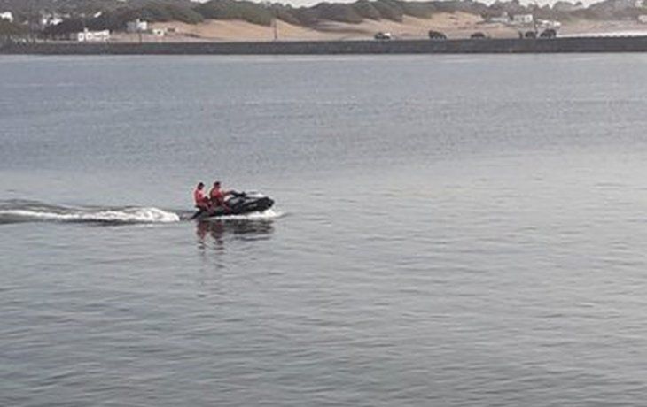 El operativo de búsqueda se realiza por cielo, tierra y mar.