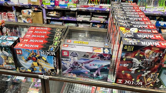 Tras inspeccionar los locales, se obtuvieron muestras que fueron remitidas al laboratorio de muestras para realizar las pruebas de toxicidad de los elementos.