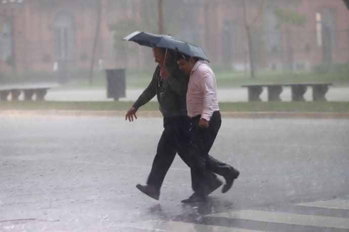 Según el SMN, se esperan tormentas con intensa actividad eléctrica y ocasional caída de granizo.  