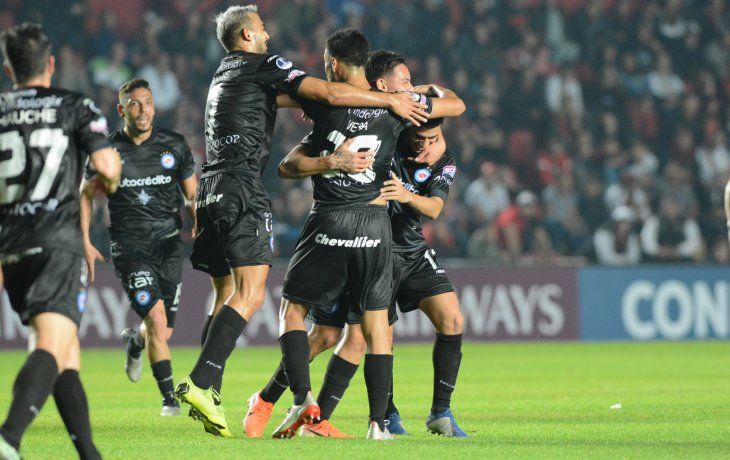Argentinos Juniors dio el golpe en Santa Fe.