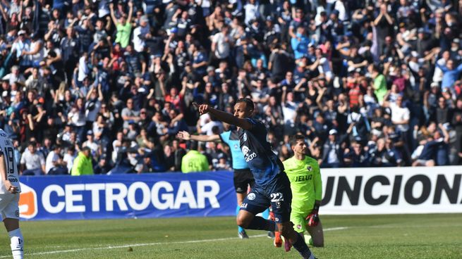 Villa anotó para Independiente Rivadavia en su regreso al fútbol argentino.