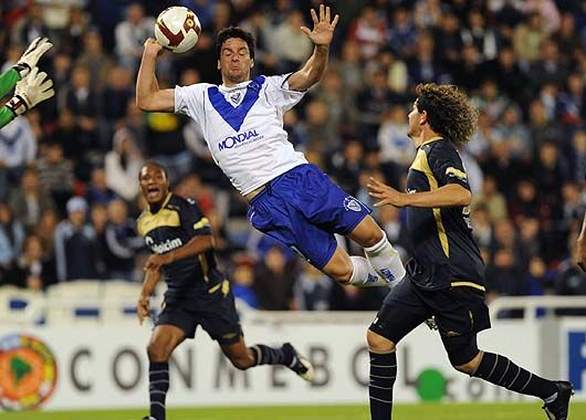 Vélez siguió yendo en busca de otro gol.