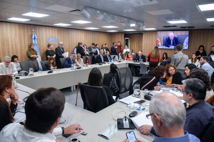 Reunión en la Comisión de Educación.