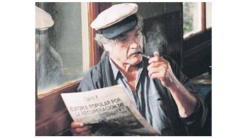 Lito Cruz es el marinero cuyo barco queda atrapado en un lugar mítico donde el tiempo se detiene en un raro ejemplo de film fantástico nacional relacionado con los años de plomo.