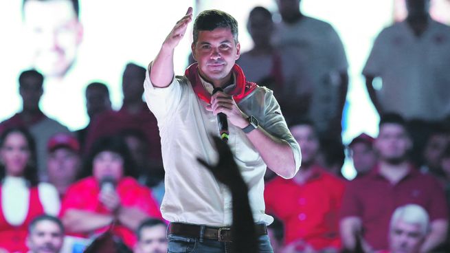 DELFÍN. Santiago Peña fue ministro de Horacio Cartes y es el candidato impuesto por el ala liberal del Partido Colorado. Es fuertemente resistido por los sectores más tradicionales del oficialismo.