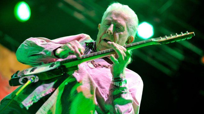 Mayall tenia 90 años al momento de su muerte.