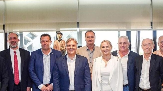 Directivos de ADIMRA junto al gobernador de Córdoba, Martín Llaryora.