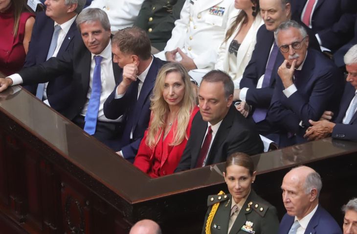 Karina Milei encabezó la comitiva de ministros que acompañó al Presidente. Karina Milei encabezó la comitiva de ministros que acompañó al Presidente.