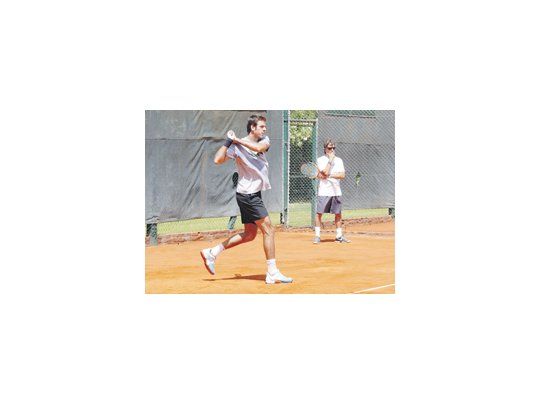 La última práctica de Del Potro en el Tenis Club Argentino antes de que hoy por la tarde el equipo argentino parta a Sevilla. El tandilense se mostró optimista.