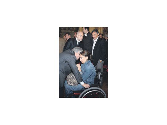 Confesionario de protocandidatos: Gabriela Michetti escucha consejos. La entornan, en el acto de anuncio de la fecha electoral, Daniel Chain, Horacio Rodríguez Larreta y, entre otros, Francisco Cabrera, también ministro.