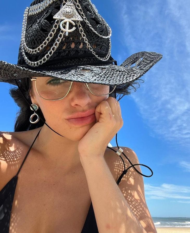 The singer and actress seemed relaxed during her vacation The singer and actress seemed relaxed during her vacation
