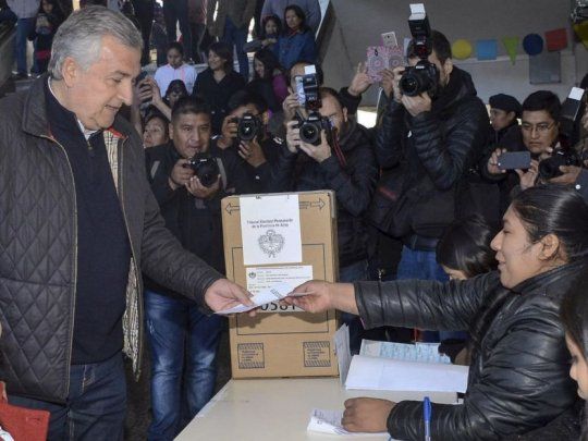El gobernador de Jujuy, el radical Gerardo Morales, vota esta mañana en el marco de las elecciones de dicha provincia del día de hoy.