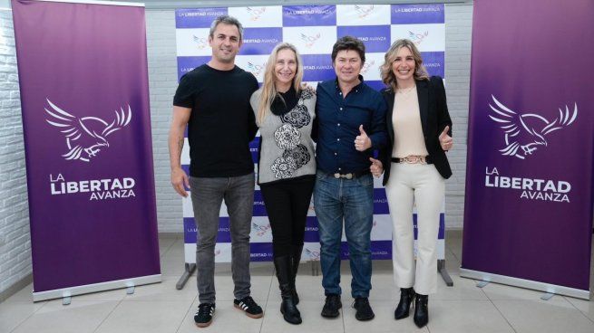 Martín Menem, Karina Milei, Lisandro Almirón y Evelyn Kartsen, a fines de julio en Corrientes.