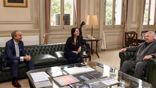 Pettovello y Torrendell recibieron al rector de la UBA.