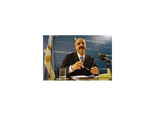 El ministro de Trabajo, Carlos Tomada, en conferencia de prensa.