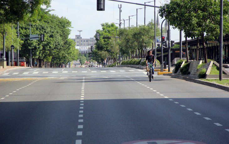 Por el coronavirus, las calles se vacían.
