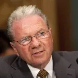 Su ambición lo llevó a ser una de las personas más millonarias del mundo. Su ambición lo llevó a ser una de las personas más millonarias del mundo.