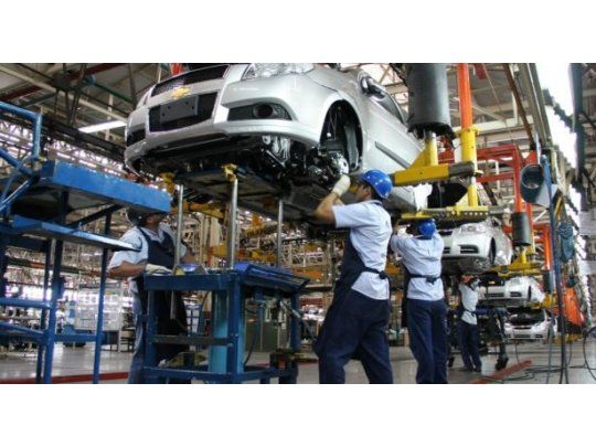 La actividad industrial bajó 1,9% durante julio en relación con igual mes del año pasado, informó hoy el Instituto Nacional de Estadística y Censos (Indec).