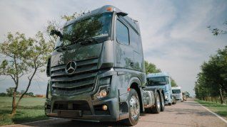 El Actros L 2663 que se exhibe en Costa Salguero El Actros L 2663 que se exhibe en Costa Salguero