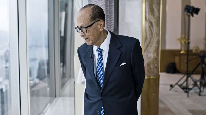 Dejó la escuela a los 15 años para trabajar y sobrevivir, hoy es el multimillonario dueño de una de las compañías más grandes de Asia.