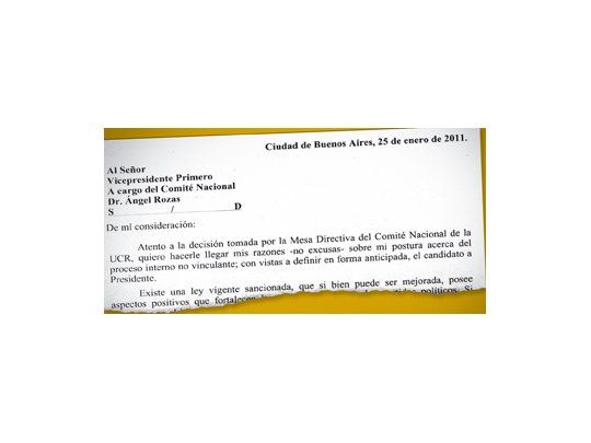 Julio Cobos envió una respuesta por escrito al nuevo titular del radicalismo, el chaqueño Ángel Rozas.