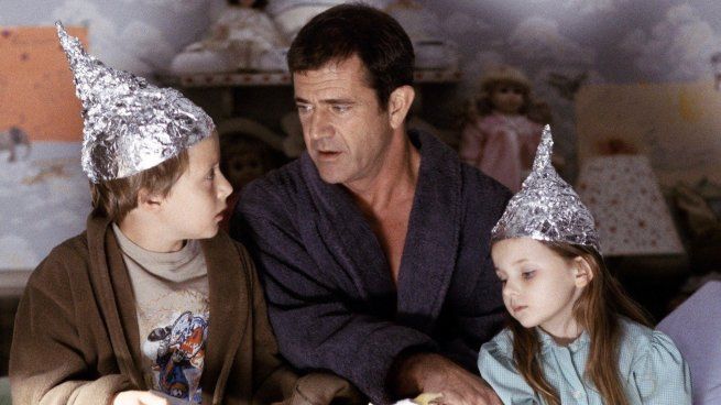 Starring Mel Gibson and Joaquin Phoenix, this 2002 film arrived in Netflix and is already a trend