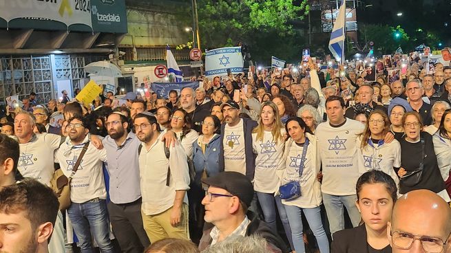 Masivo acto por el 7 de octubre en Palermo.