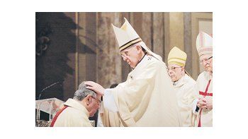 Jorge Bergoglio encabezó la ceremonia de consagración de Zecca en la Catedral de Buenos Aires.
