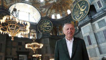 El presidente de Turqu&iacute;a, Recep Tayyip Erdogan, recorri&oacute; la mezquita de Santa Sof&iacute;a.