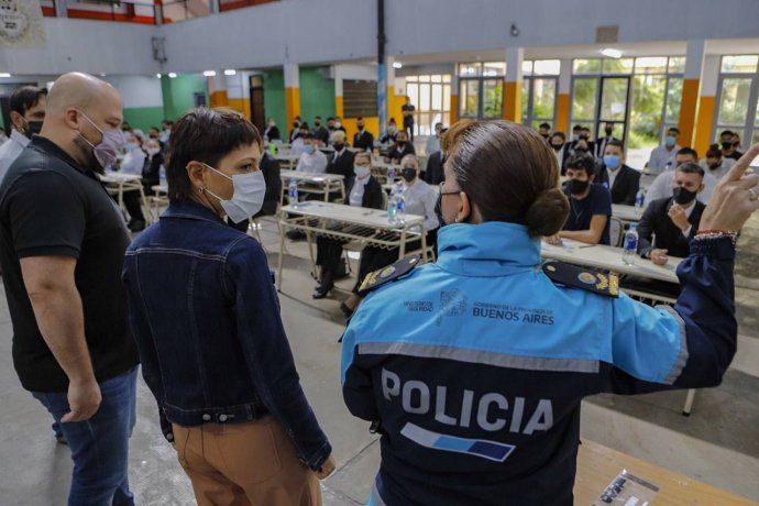 Mayra Mendoza particip&oacute; de la evaluaci&oacute;n de los aspirantes a ingresar a la Polic&iacute;a.