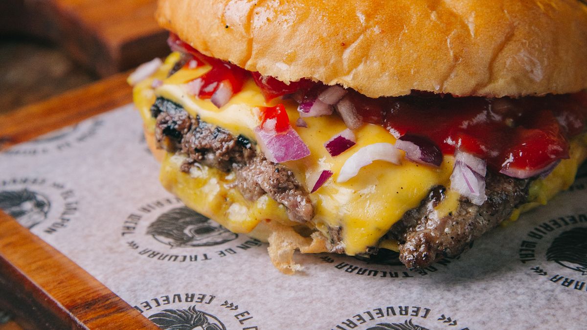 Homemade burgers: what ingredients are needed and which ones should not be used?