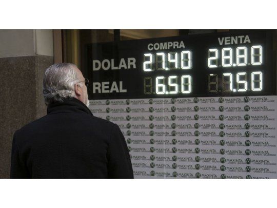 Tras dos fuertes bajas, el dólar repuntó 13 centavos a $ 28,80 (tasas de Lebac, al 56%)