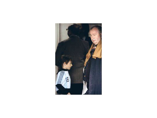 Julio Grondona dijo que ante Brasil se jugaría en Rosario y que está preocupado por el futuro de la Selección.